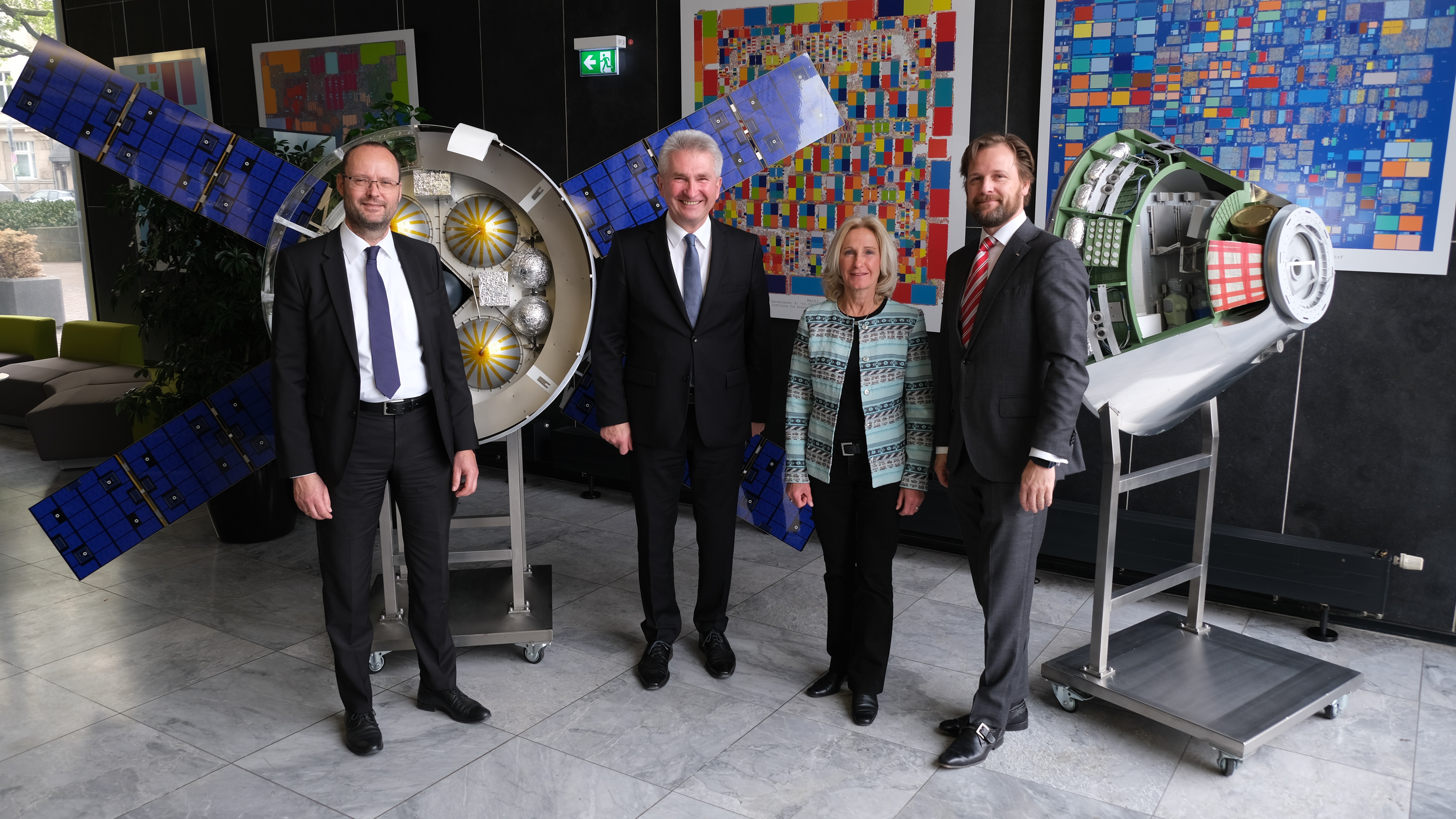 Minister Pinkwart mit Vertretern der European Space Agency und der deutschen Raumfahrtagentur