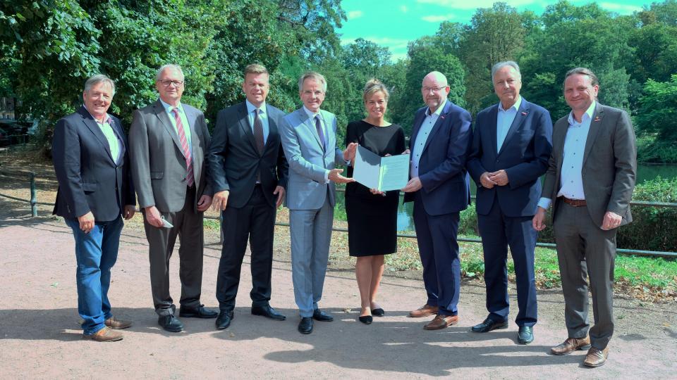 Landesregierung und Handwerk in Nordrhein-Westfalen unterzeichnen Erklärung für mehr Energie- und Ressourcen-Effizienz 