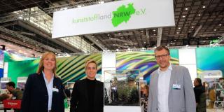 Ministerin Neubaur besucht die Kunststoffmesse in Düsseldorf