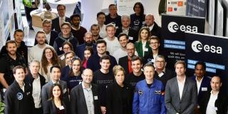Wirtschaftsministerin Mona Neubaur und ESA-Astronaut Dr. Matthias Maurer besuchen Raumfahrt-Messe